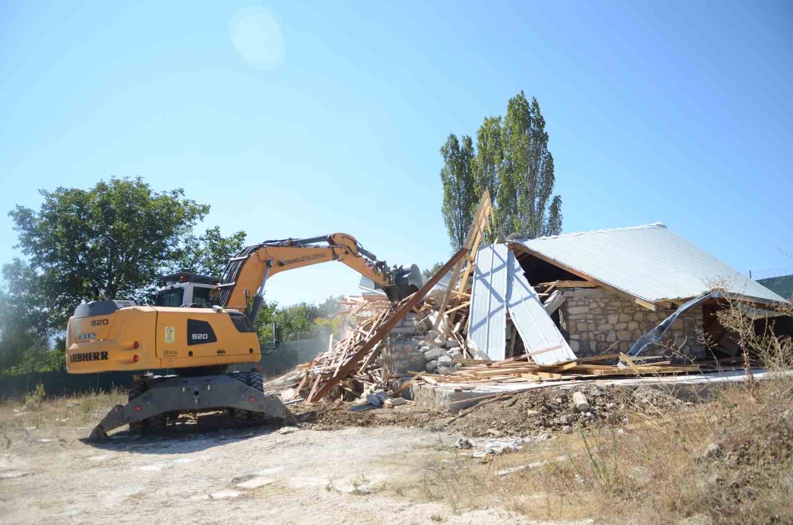 Uludağda Kaçak Villa İnşaatı Yerle Bir Edildi