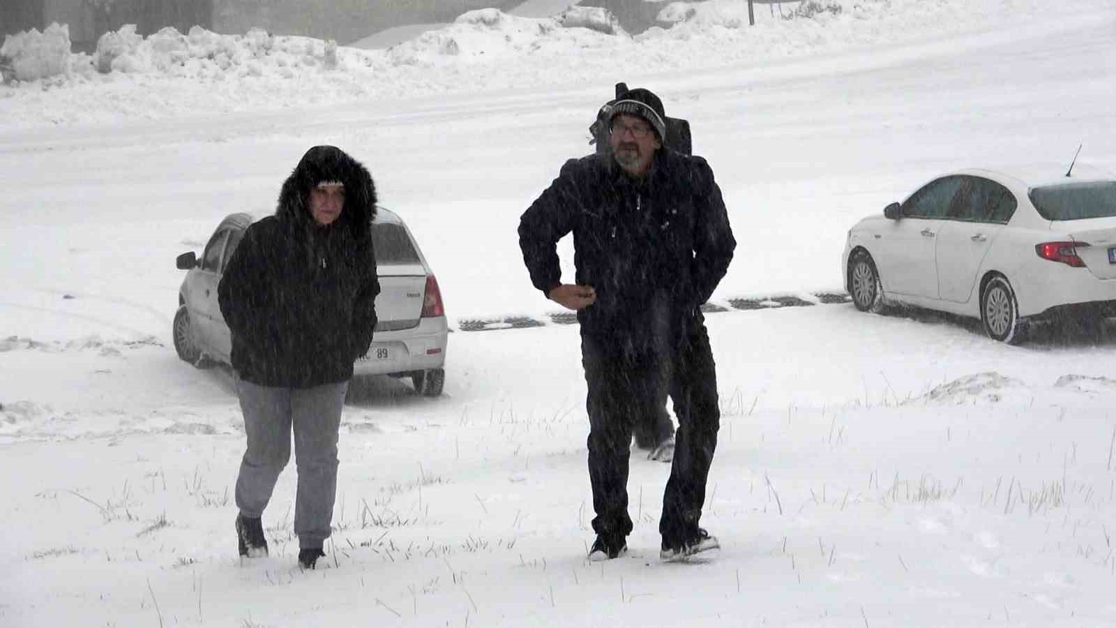 Uludağda Kar Yağışı Devam Ediyor