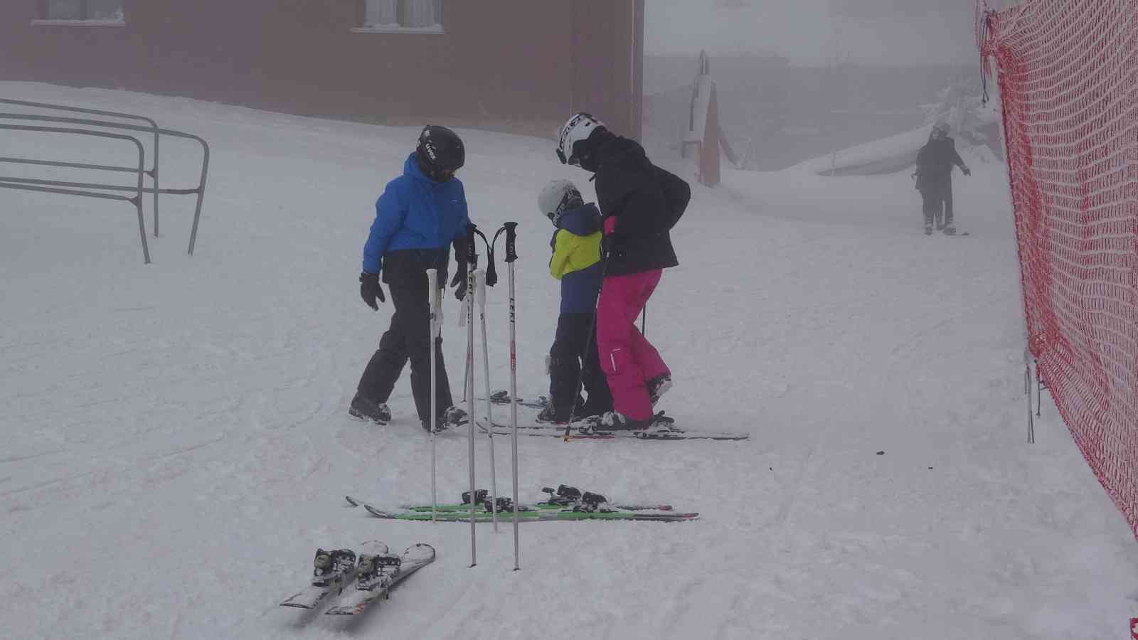 Uludağ'da Kayak Sezonu Açıldı