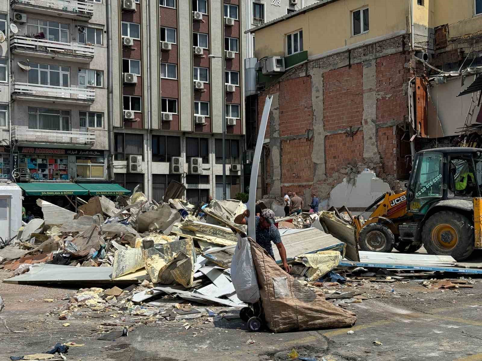 Uluslararası Emniyet Otogarında Yıkım: Esnaf İbbye Tepki Gösterdi