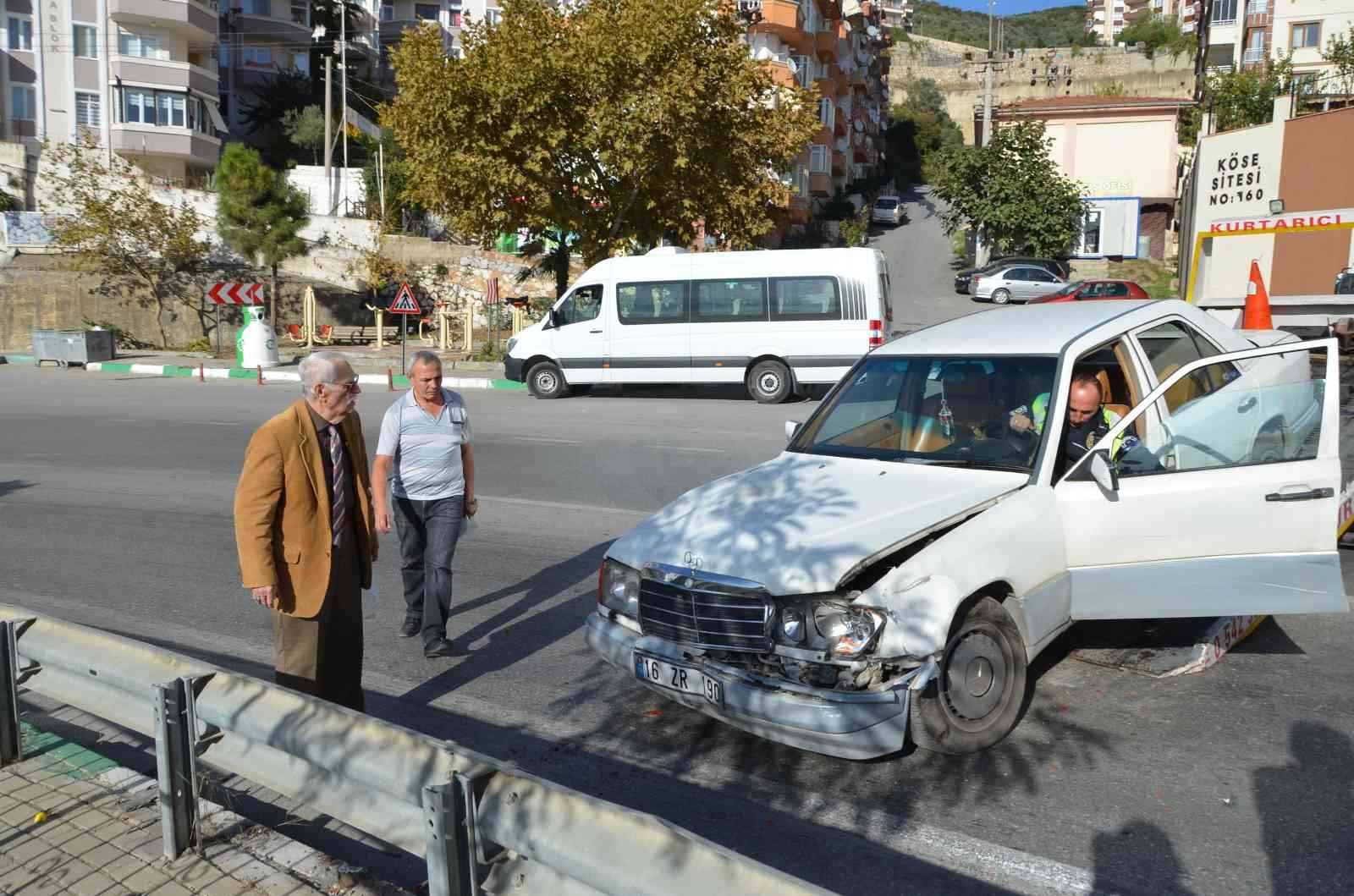 Ünlü Sanatçı Eşref Kolçakın Otomobili Çalınmak İstendi