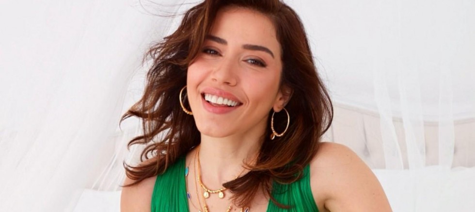 Ünlü şarkıcı Burcu Güneş'ten üvey annesine dava şoku!