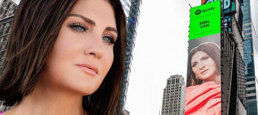 Ünlü şarkıcı Sibel Can New York'ta!
