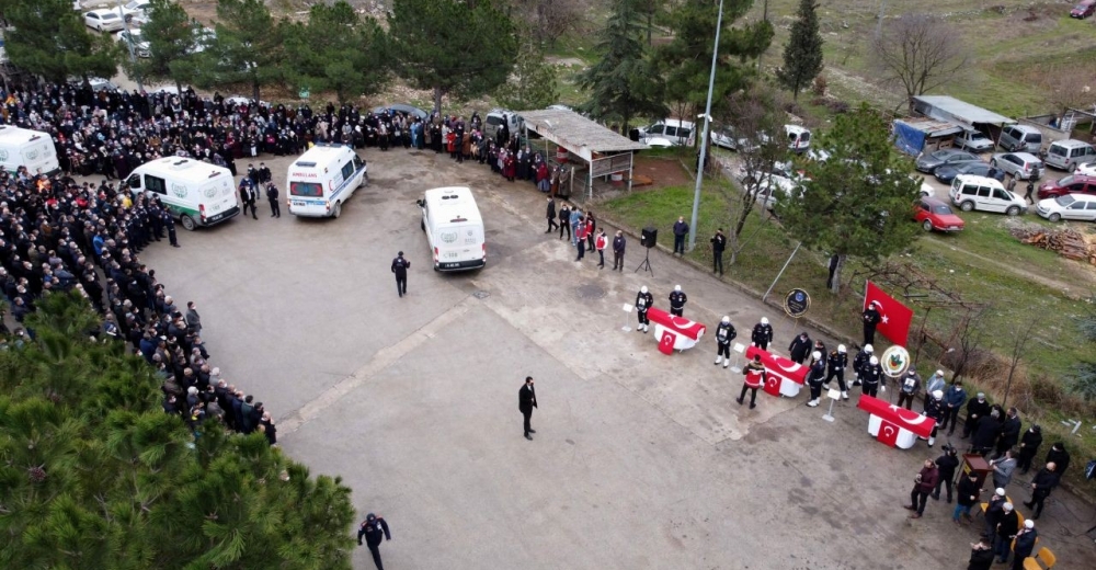 Bursa'da kazada ölen itfaiye erleri için memleketlerinde de tören düzenlendi