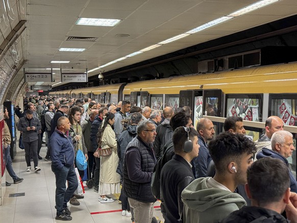 Üsküdar-Samandıra Metro Hattı'ndaki arıza 32 saattir giderilemedi