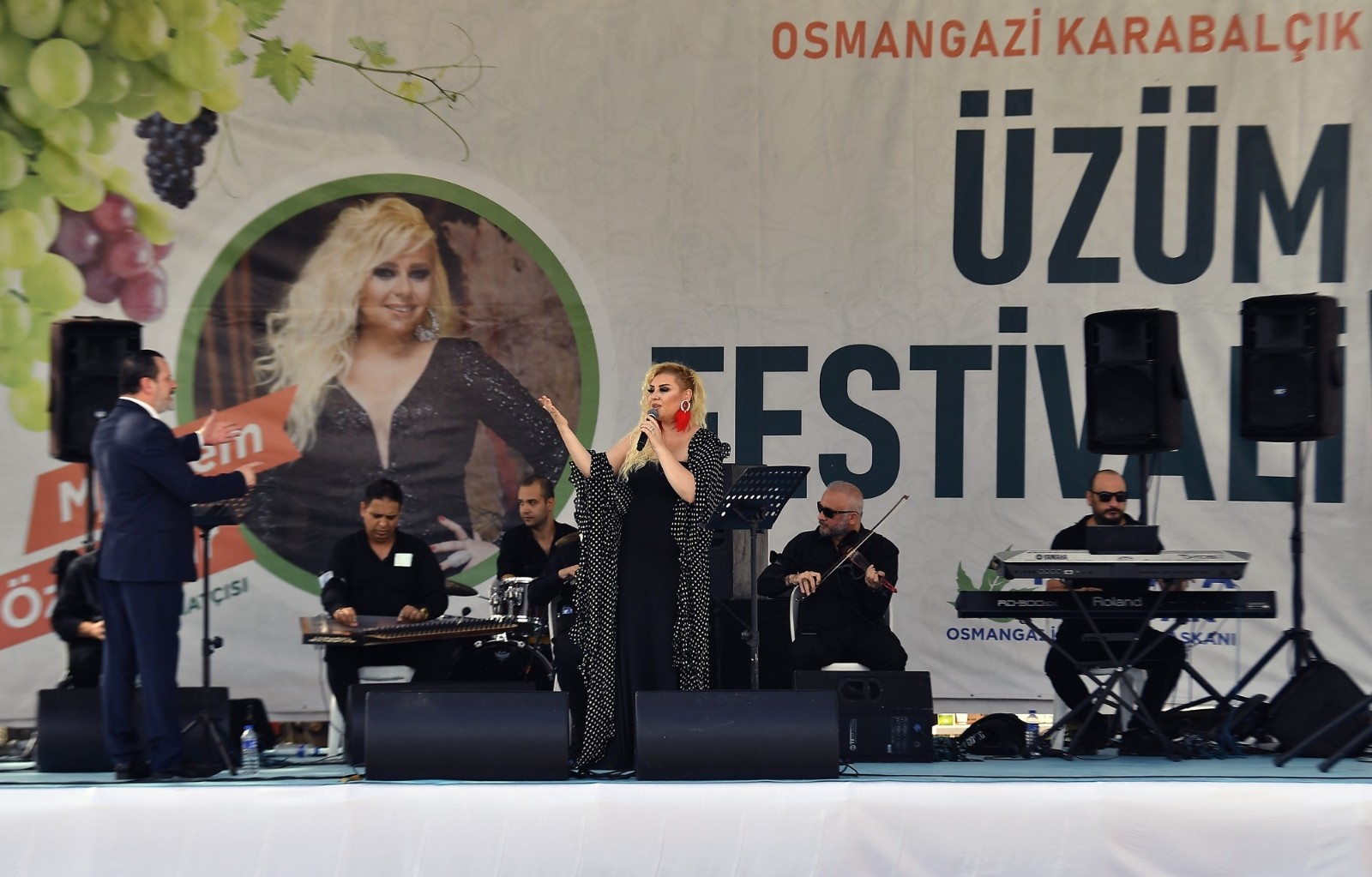 Üzüm Festivalinde Özşimşir Coşturdu