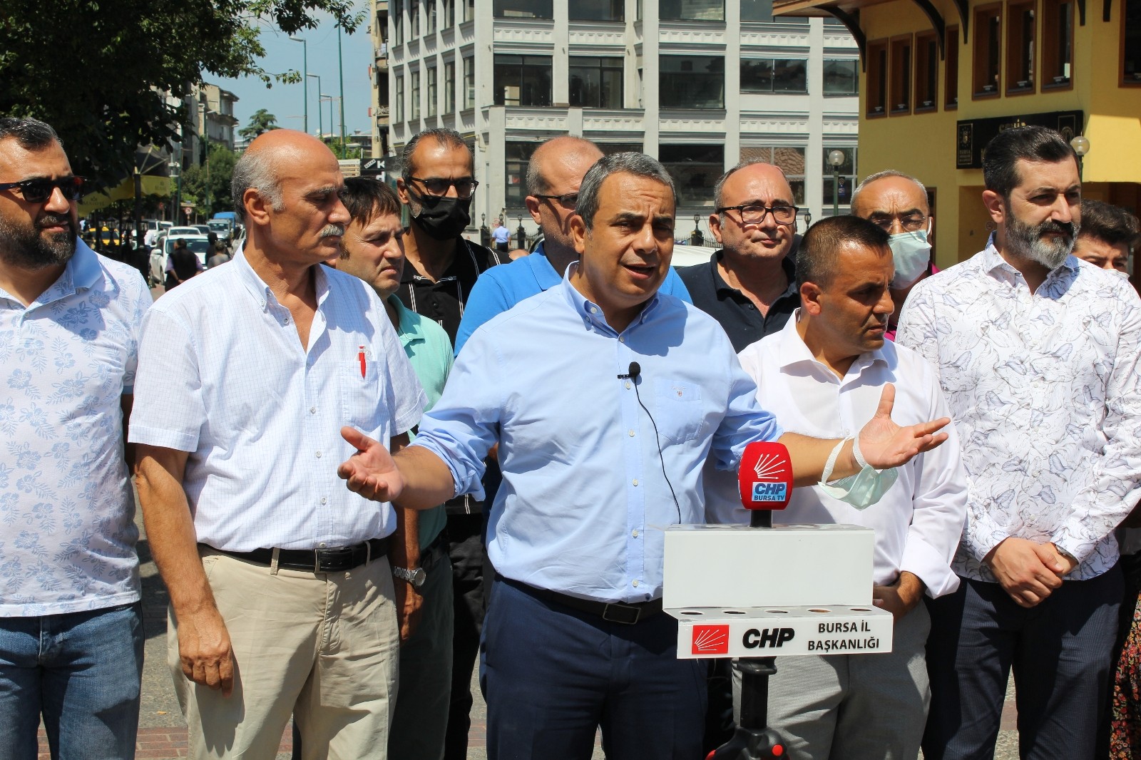 Vakıfların Kiralarını Ödeyemeyen Esnafı İcraya Vermesine Tepki