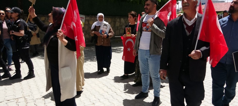 Vanlı anne: “O ceza Selahattin Demirtaş’a azdır”