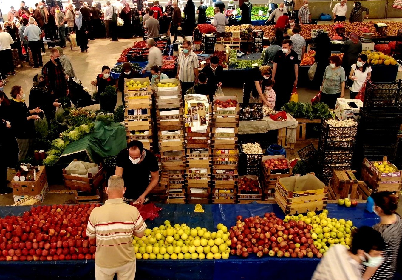 Vatandaşlar Pazarlara Akın Etti...marketlerin Büyük Oyunu
