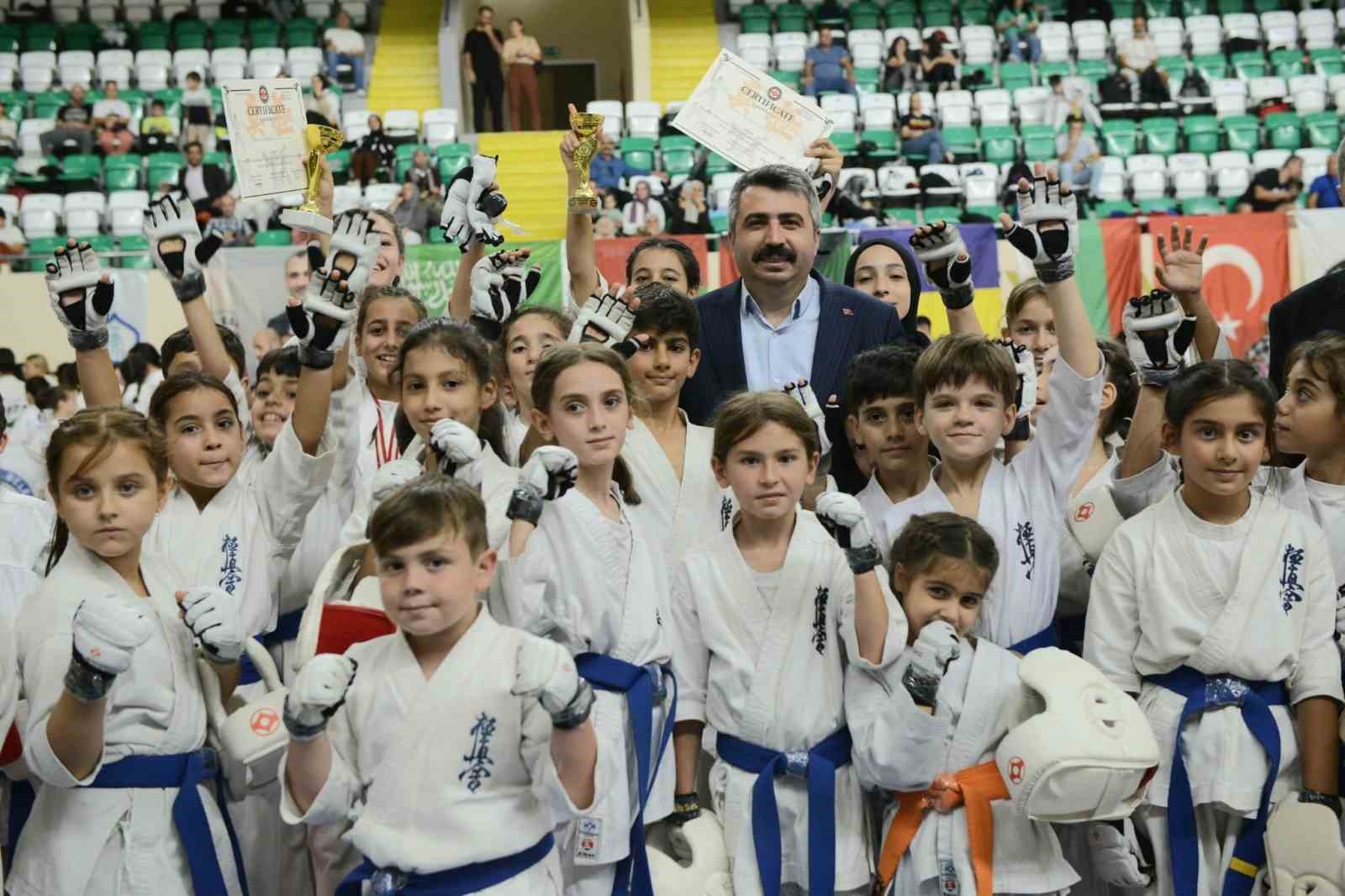 Yeni Naimler Yıldırımda Yetişiyor
