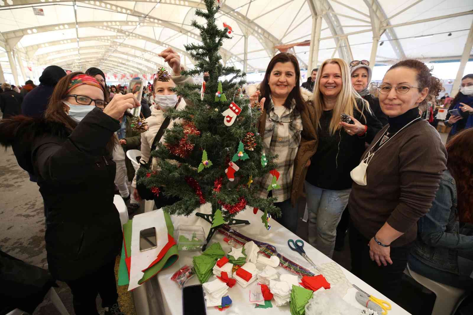 Yeni Yıl Hediyeleri El Sanatları Şenliğinden