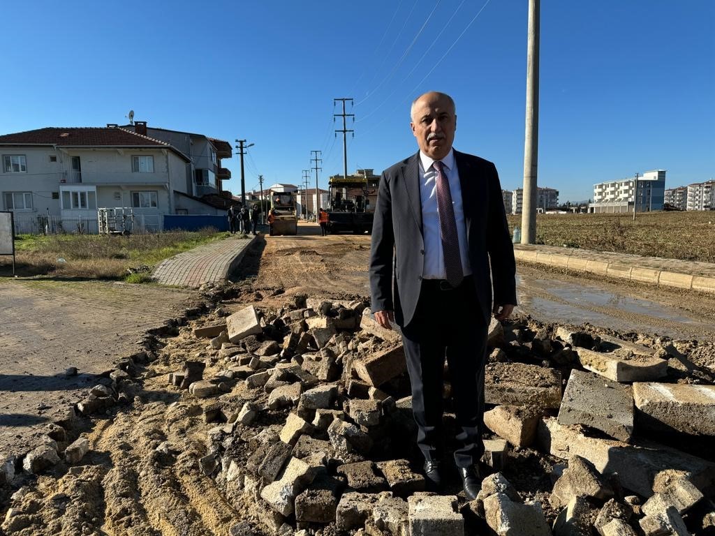 Yenişehirde Asfaltlama Ve Parke Çalışmaları Hız Kazandı