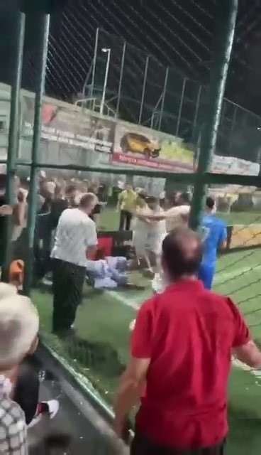 Yeşil Saha Boks Ringine Dönüştü, Kavgayı Ayırmak İsteyen Eski Basın Mensubu Darp Edildi