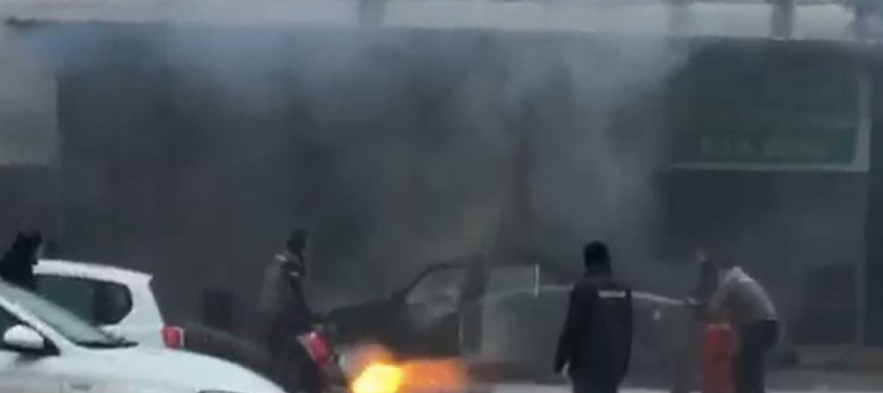 Yıkamaya Getirdiği Aracı Küle Döndü