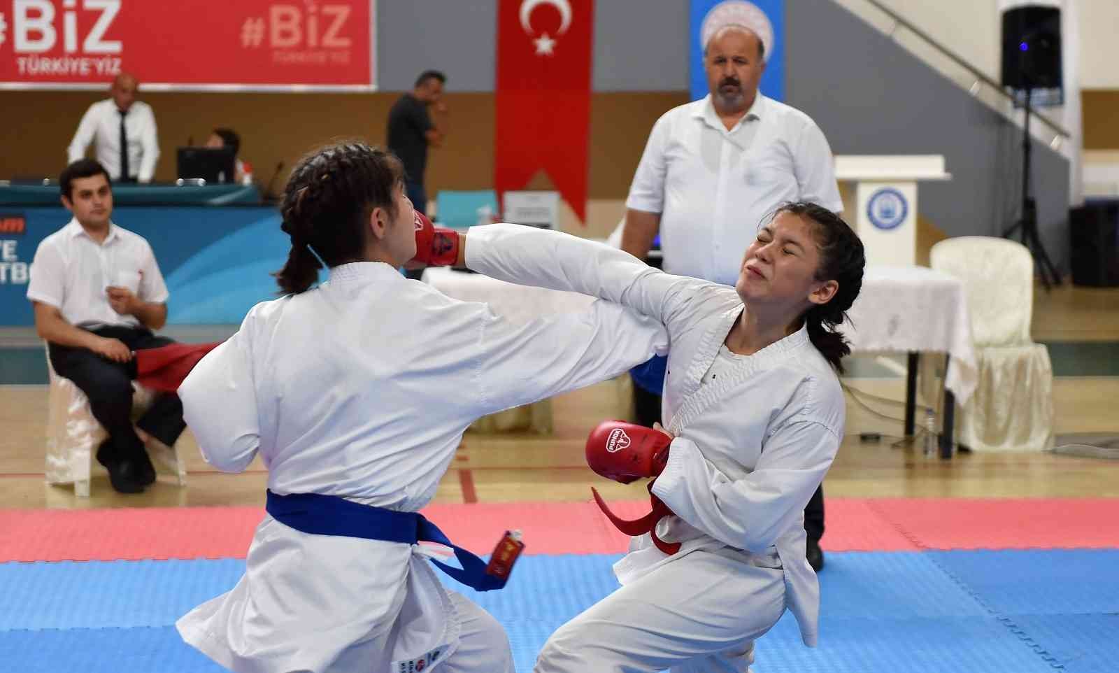 Yıldırımda 15 Temmuz Karate Şampiyonları Ödüllerini Aldı