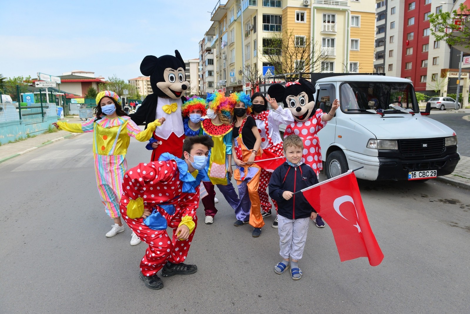Yıldırımda 23 Nisan Coşkusu Evlere Taşındı