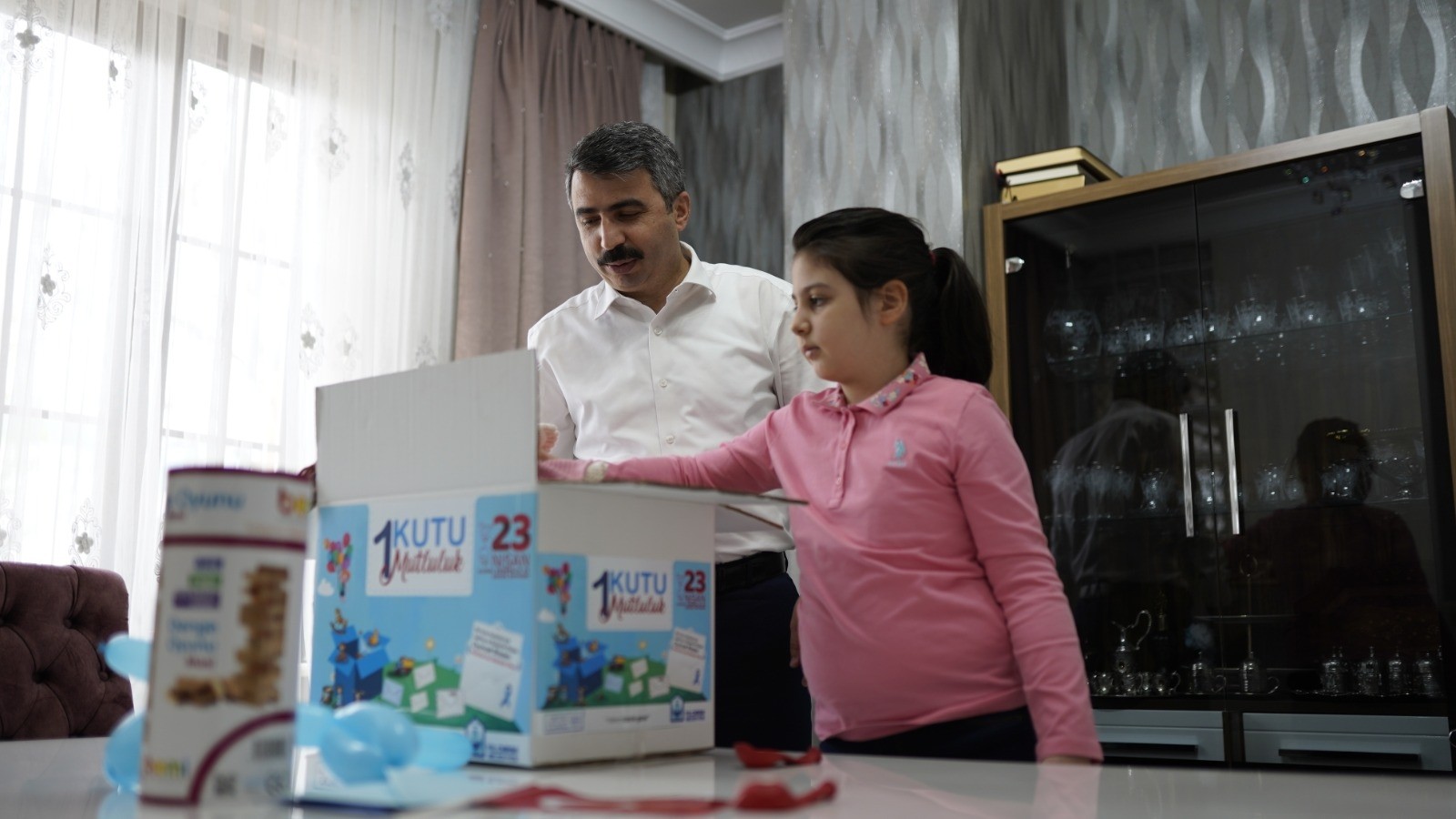 Yıldırımdan Kanser Hastası Çocuklara Kutu Kutu Mutluluk