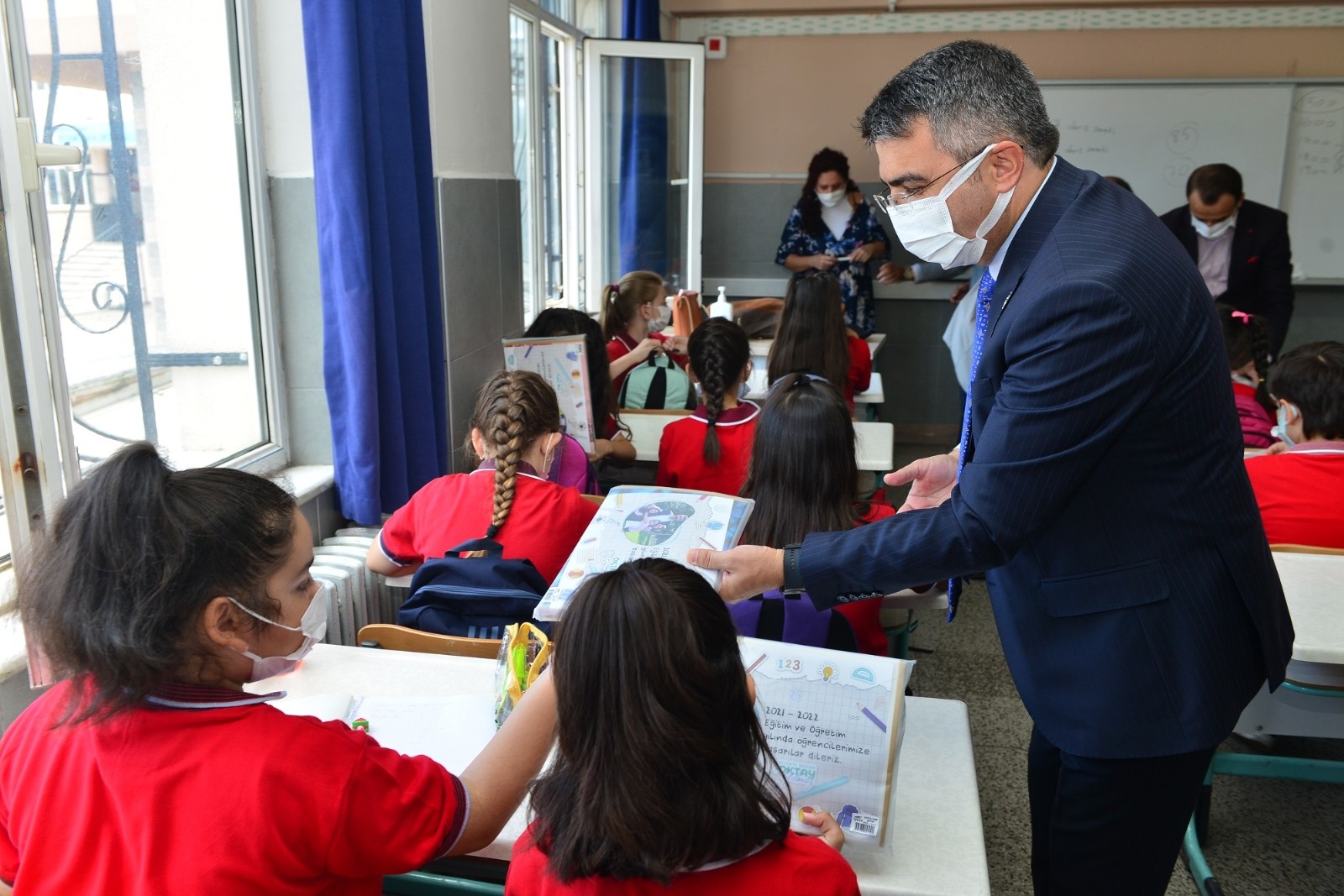 Yılmaz, Minik Öğrencilerin Heyecanına Ortak Oldu