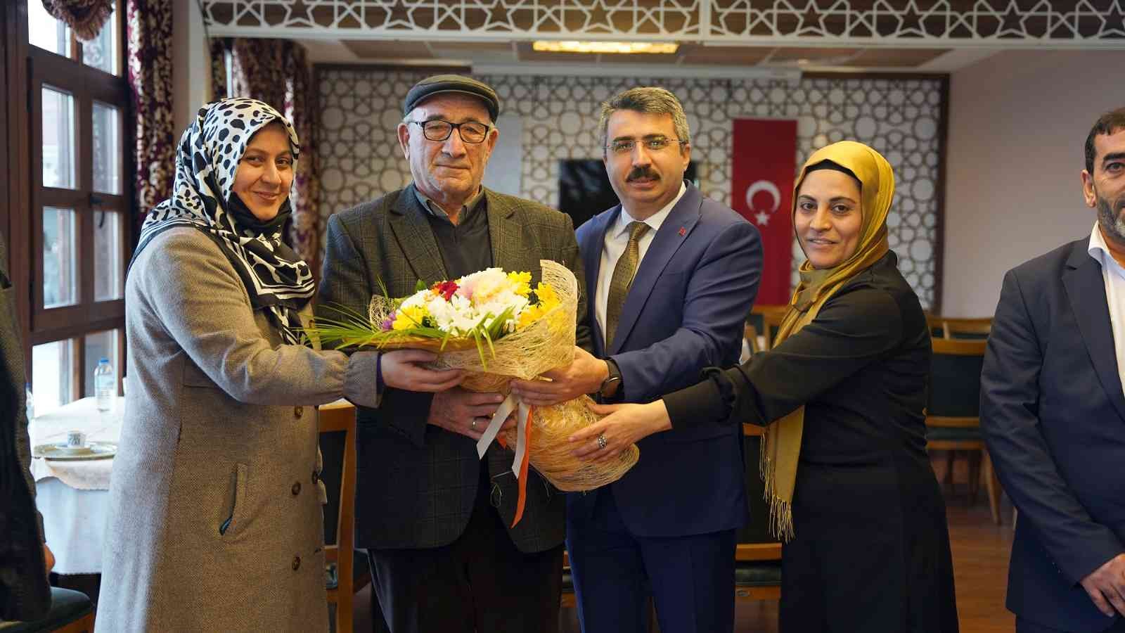 Başkan Yılmaz'dan İlkokul Öğretmenine Sürpriz