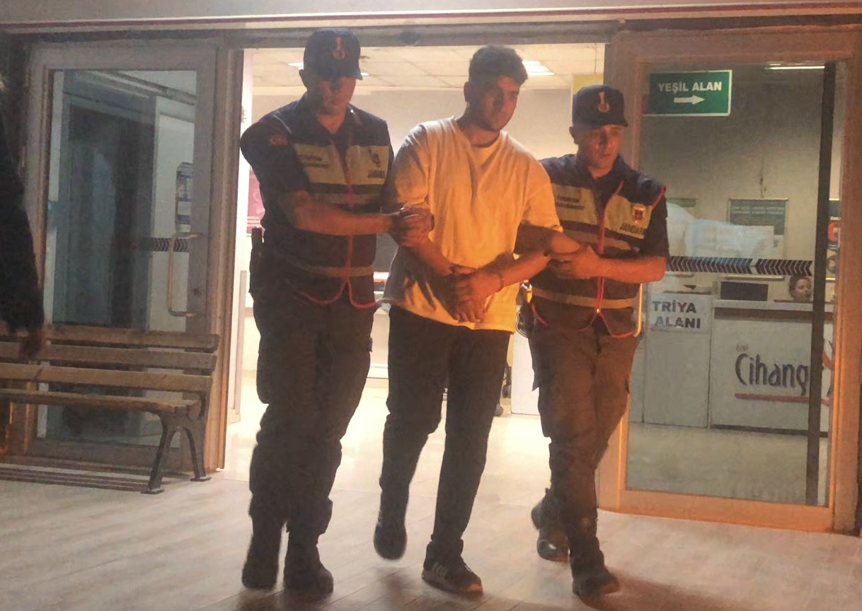 Yol Verme Kavgasında 1 Kişiyi Tabancayla Öldüren Ağabey Ve Kardeşi Adliyeye Sevk Edildi