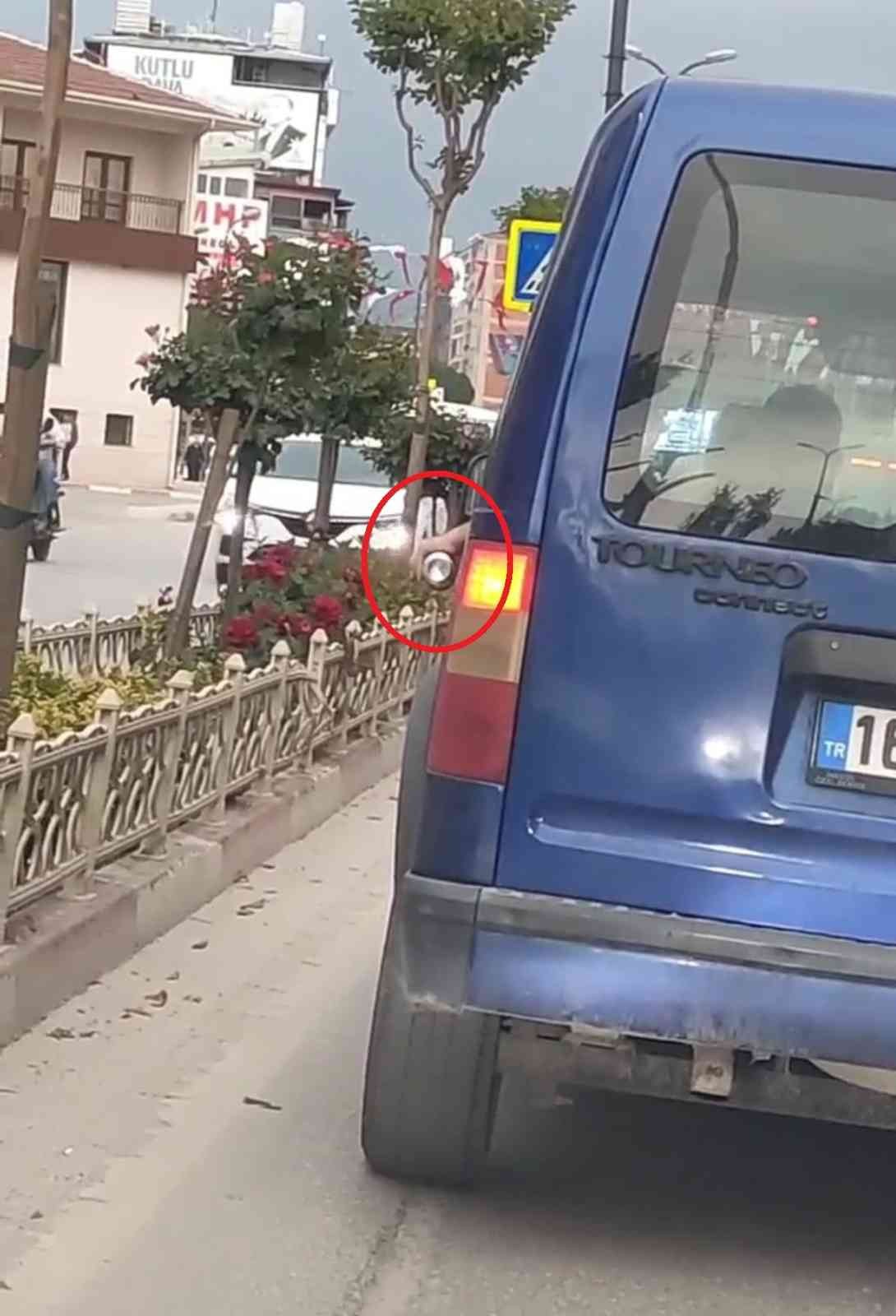 Yola Çöp Atan Sürücüye 196 Tl Ceza