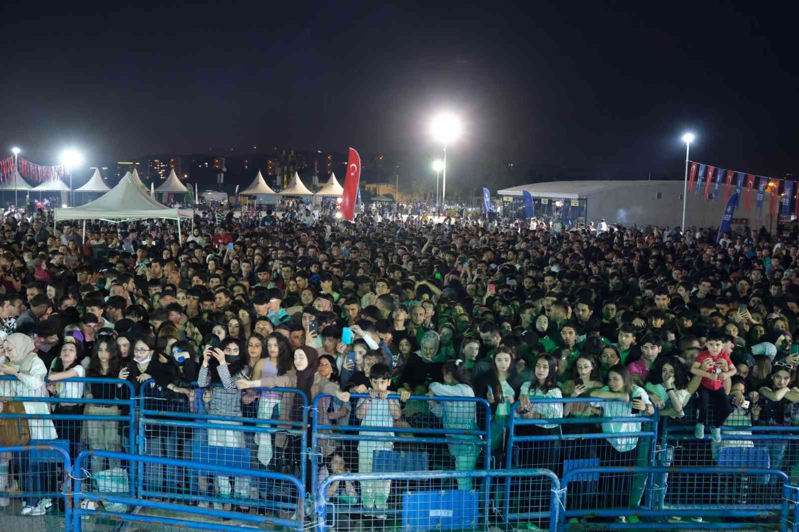 Yunuselinde İkilem Rüzgarı Esti