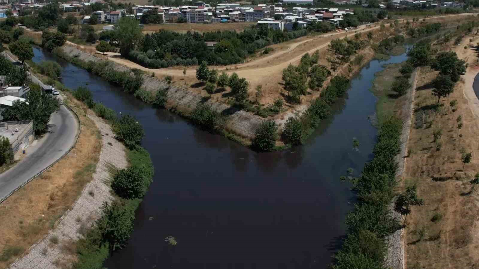 Zehir Akan Dereyle Bursa Ovasını Suluyorlar